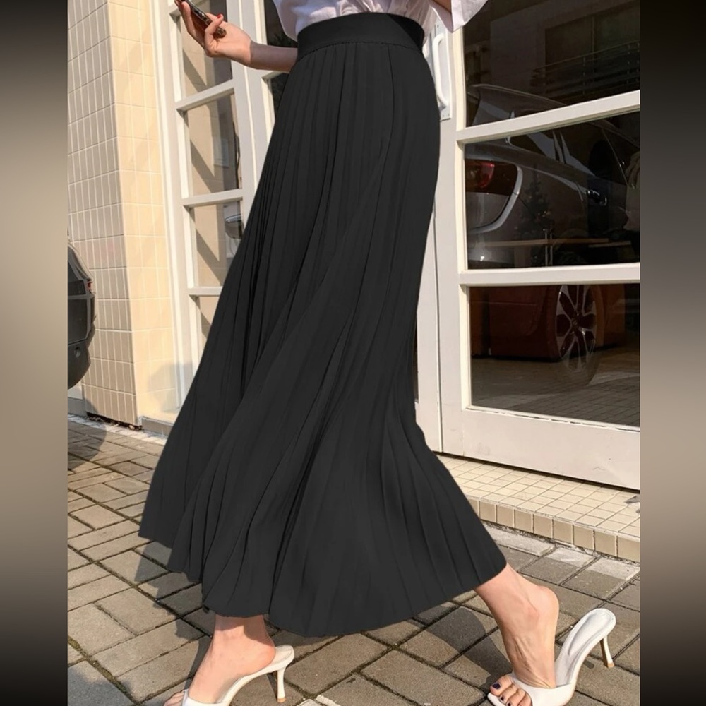 Luxe black pleated skirt - Picture 5 of 16